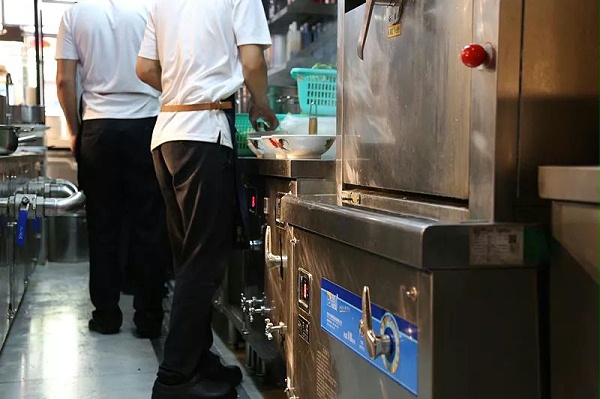 沁鑫为日日香量身定制的一体式煲汤炉
